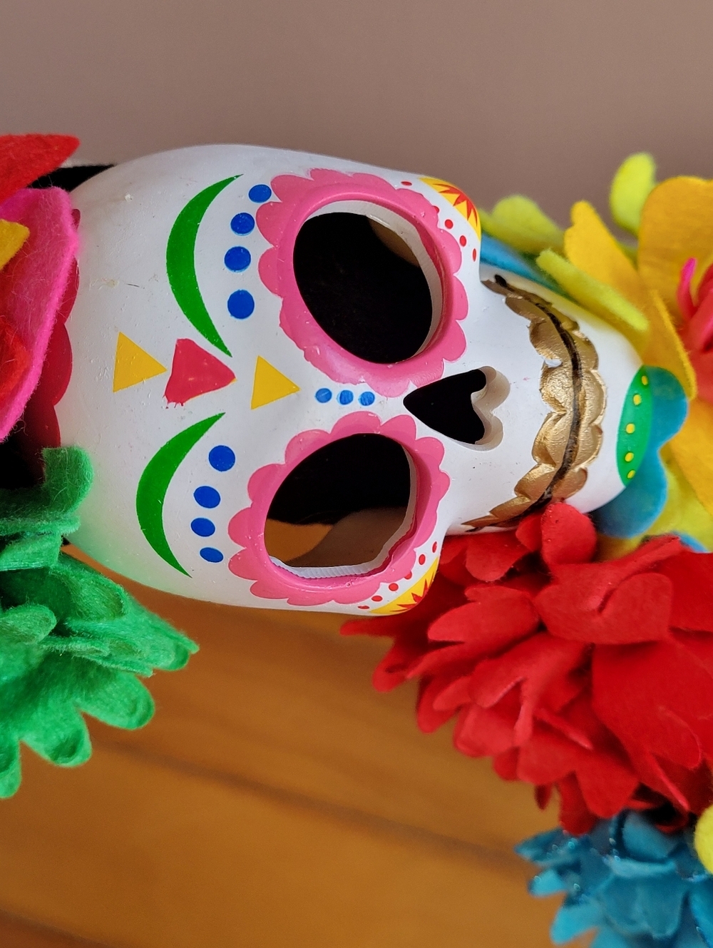Día de los Muertos (Day of the Dead) Wreath Mexican Holiday Felt Flowers Skulls - Picture 4 of 9